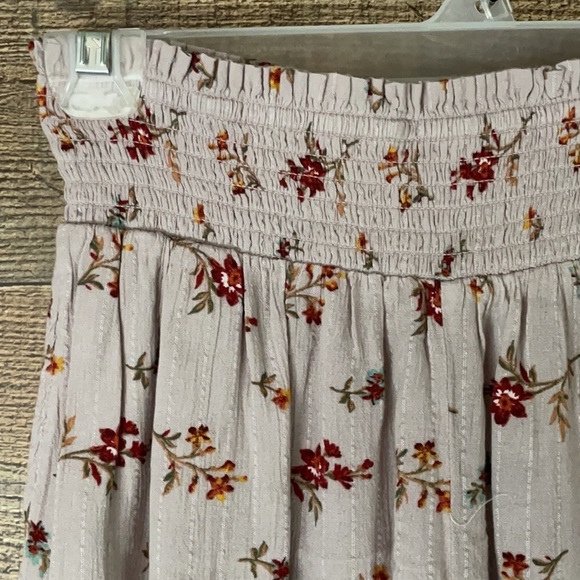 American Eagle high waist floral smocked ruffle shorts Size Small - Picture 2 of 8